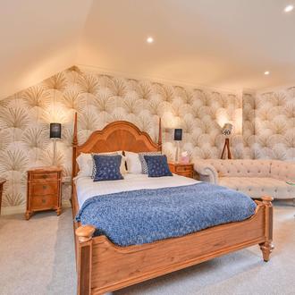 Main bedroom - Lisburne Place Luxury self catering accommodation in Torquay